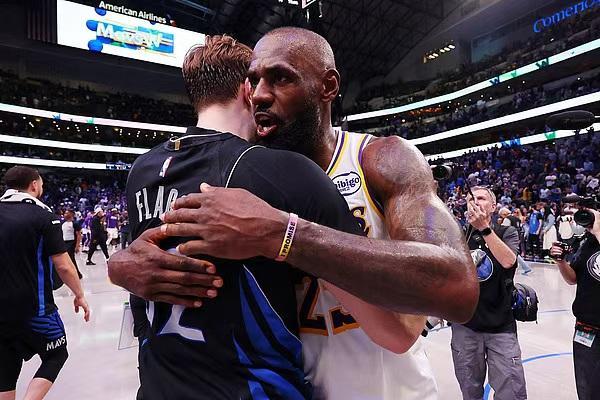 bob半岛体育-NBA｜湖人再次惨败雷霆，詹姆斯出于战略考量被雪藏